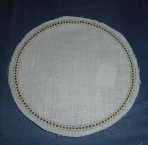Linen with crochet border 11 cm halfbleached